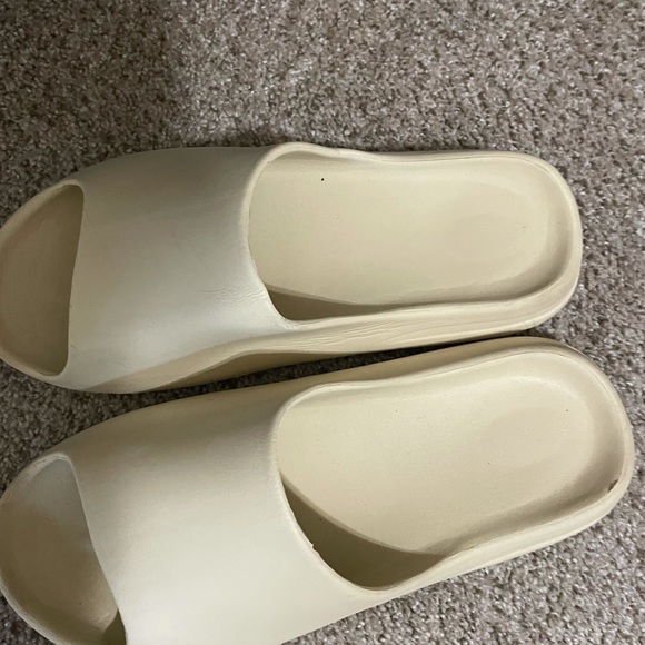 Yeezy Rep - Picture 4 of 4